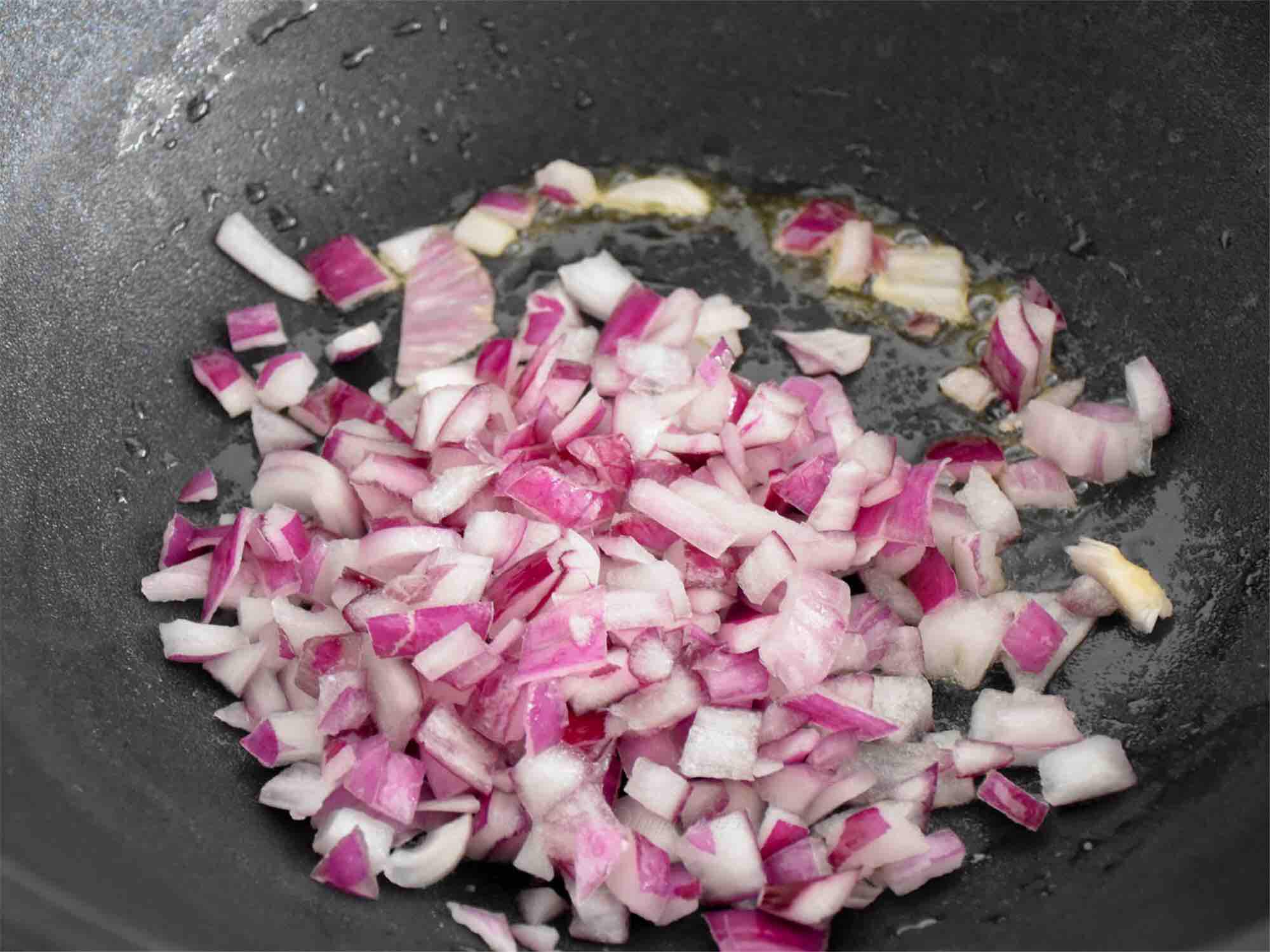 香煎鮮嫩牛排的做法-黑椒味煎菜譜-易網(wǎng)健康養(yǎng)生網(wǎng) 香煎鮮嫩牛排的做法-黑椒味煎菜譜