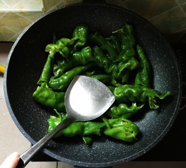 虎皮青椒的做法-酸辣味炒菜譜-易網(wǎng)健康養(yǎng)生網(wǎng) 虎皮青椒的做法-酸辣味炒菜譜