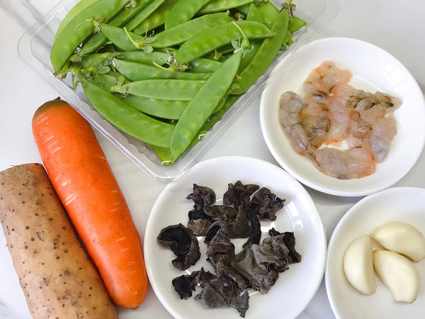 蝦仁炒三色的做法-咸鮮味炒菜譜-易網<a href=http://www.xllyou.com/ target=_blank class=infotextkey>健康養生</a>網 蝦仁炒三色的做法-咸鮮味炒菜譜