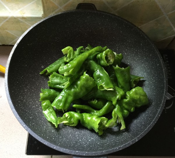 虎皮青椒的做法-酸辣味炒菜譜-易網(wǎng)健康養(yǎng)生網(wǎng) 虎皮青椒的做法-酸辣味炒菜譜