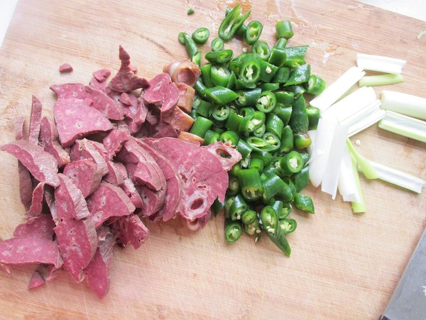 辣炒豬肺的做法-香辣味炒菜譜-易網健康養生網 辣炒豬肺的做法-香辣味炒菜譜