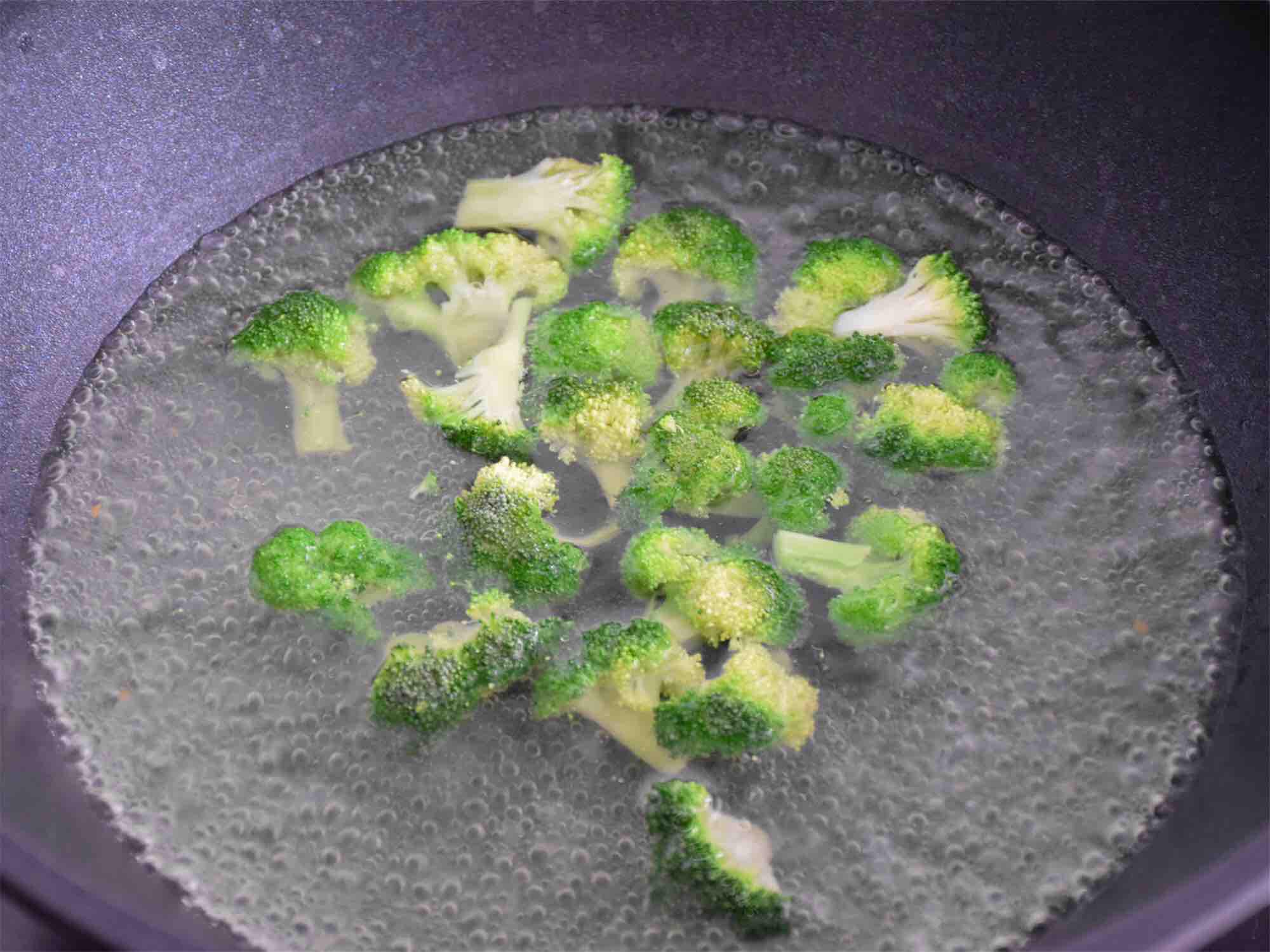 香煎鮮嫩牛排的做法-黑椒味煎菜譜-易網(wǎng)健康養(yǎng)生網(wǎng) 香煎鮮嫩牛排的做法-黑椒味煎菜譜