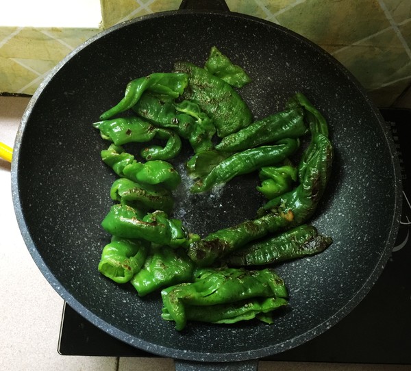 虎皮青椒的做法-酸辣味炒菜譜-易網(wǎng)健康養(yǎng)生網(wǎng) 虎皮青椒的做法-酸辣味炒菜譜
