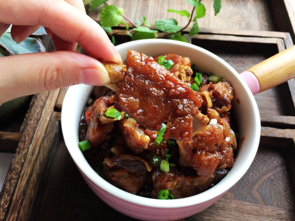 香辣臘排骨的做法-香辣味炒菜譜-易網健康養生網 香辣臘排骨的做法-香辣味炒菜譜