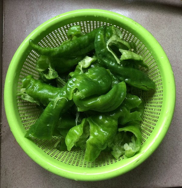 虎皮青椒的做法-酸辣味炒菜譜-易網(wǎng)健康養(yǎng)生網(wǎng) 虎皮青椒的做法-酸辣味炒菜譜