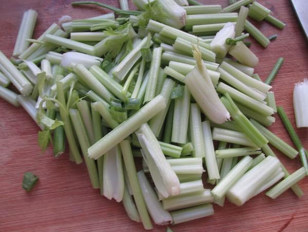 芹菜炒豆皮的做法-家常味炒菜譜