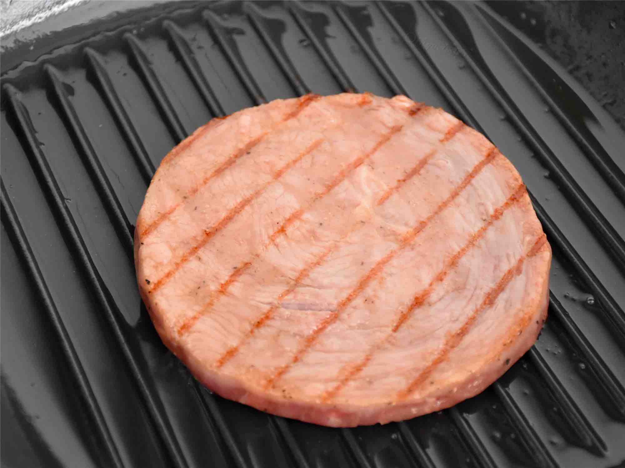 香煎鮮嫩牛排的做法-黑椒味煎菜譜-易網(wǎng)健康養(yǎng)生網(wǎng) 香煎鮮嫩牛排的做法-黑椒味煎菜譜