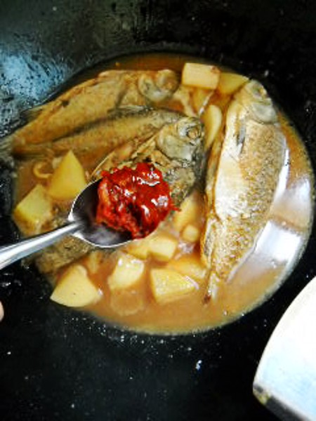 蘿卜燉鯽魚的做法-咸鮮味燉菜譜-易網(wǎng)健康養(yǎng)生網(wǎng) 蘿卜燉鯽魚的做法-咸鮮味燉菜譜