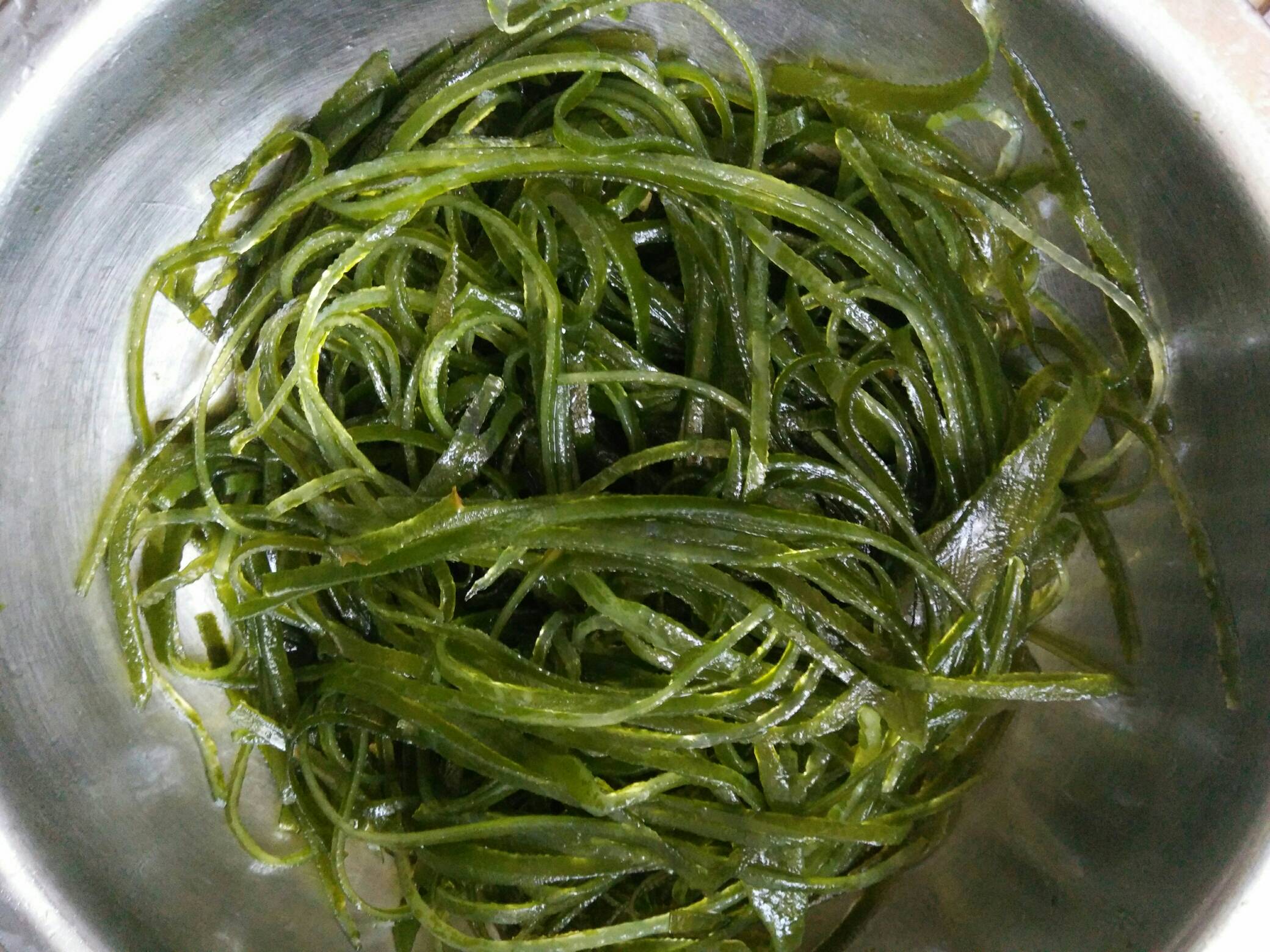 涼拌海帶絲的做法-家常味拌菜譜-易網(wǎng)健康養(yǎng)生網(wǎng) 涼拌海帶絲的做法-家常味拌菜譜