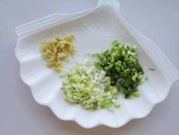 醬燒黃花魚的做法-醬香味燒菜譜-易網健康養生網 醬燒黃花魚的做法-醬香味燒菜譜