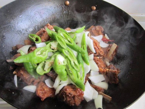 新疆大盤羊排的做法-家常味燒菜譜-易網健康養生網 新疆大盤羊排的做法-家常味燒菜譜