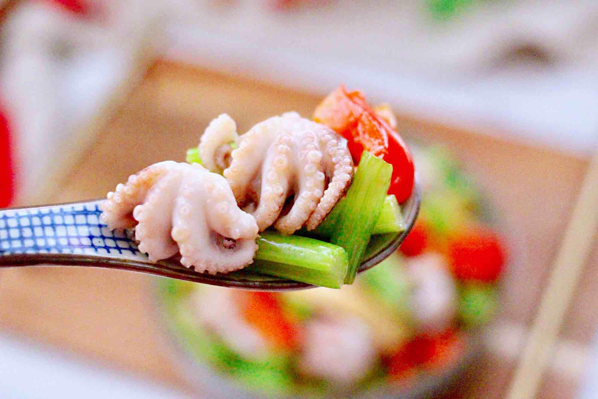 墨魚(yú)香干芹菜小炒的做法-咸鮮味炒菜譜-易網(wǎng)健康養(yǎng)生網(wǎng) 墨魚(yú)香干芹菜小炒的做法-咸鮮味炒菜譜