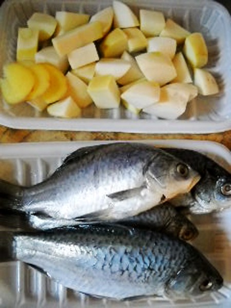 蘿卜燉鯽魚的做法-咸鮮味燉菜譜-易網(wǎng)健康養(yǎng)生網(wǎng) 蘿卜燉鯽魚的做法-咸鮮味燉菜譜