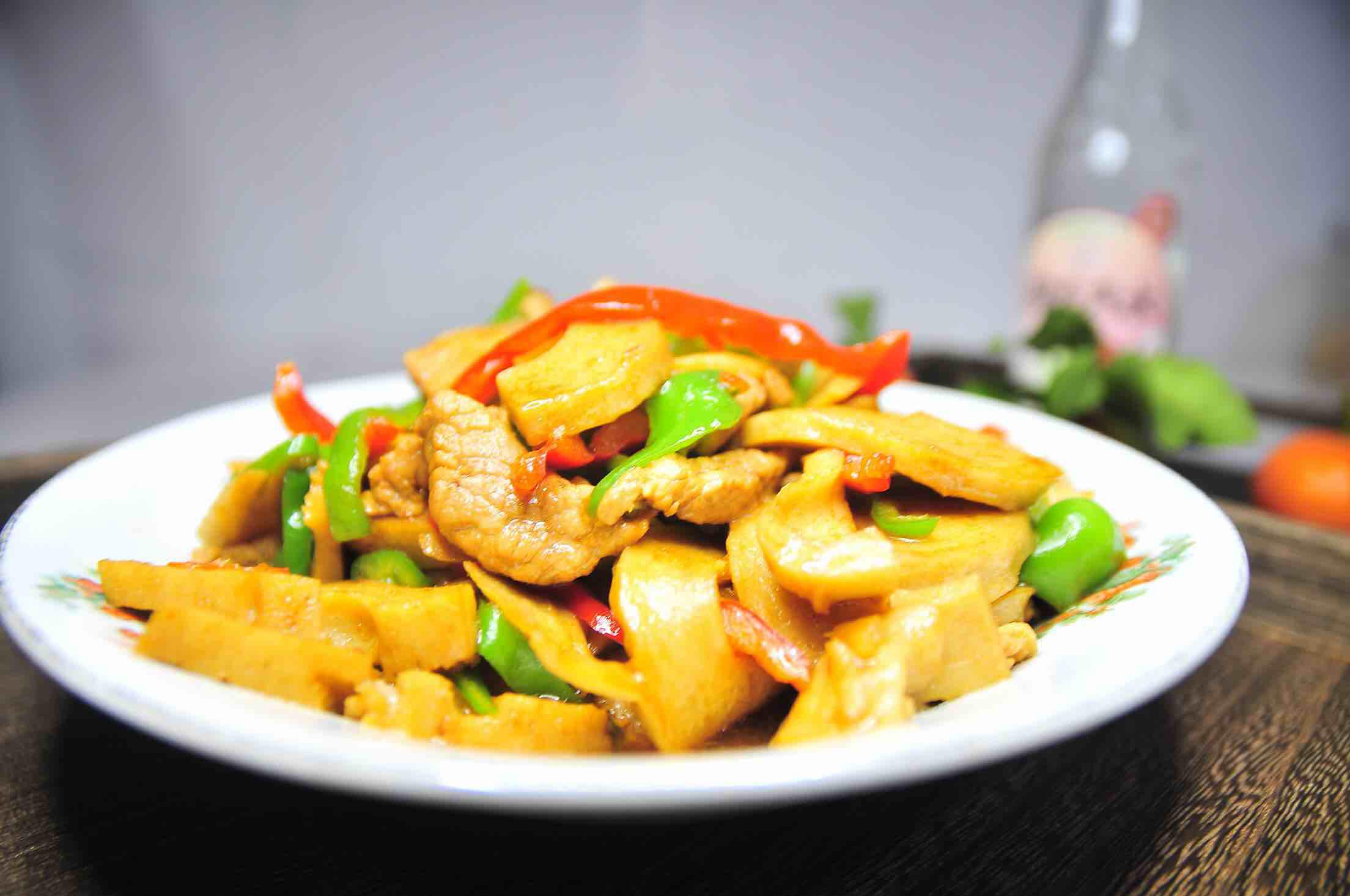 面筋炒肉絲的做法-家常味炒菜譜-易網健康養生網 面筋炒肉絲的做法-家常味炒菜譜