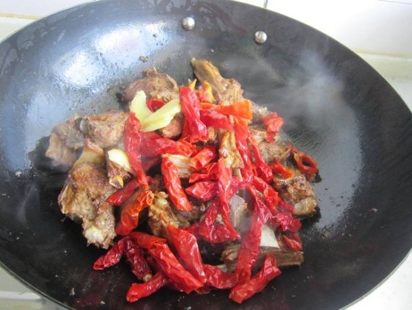 新疆大盤羊排的做法-家常味燒菜譜-易網健康養生網 新疆大盤羊排的做法-家常味燒菜譜