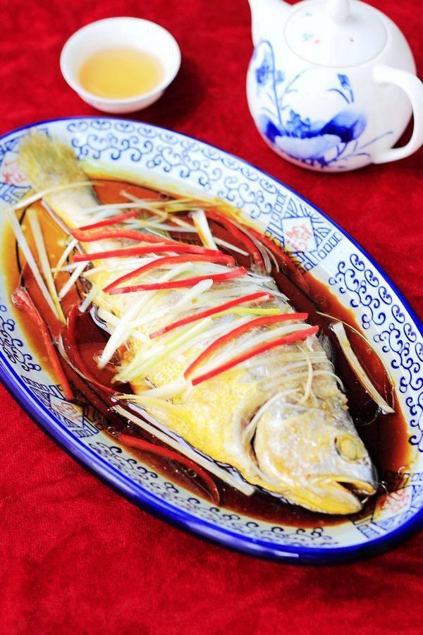 蔥油黃花魚的做法-家常味蒸菜譜-易網健康養生網 蔥油黃花魚的做法-家常味蒸菜譜