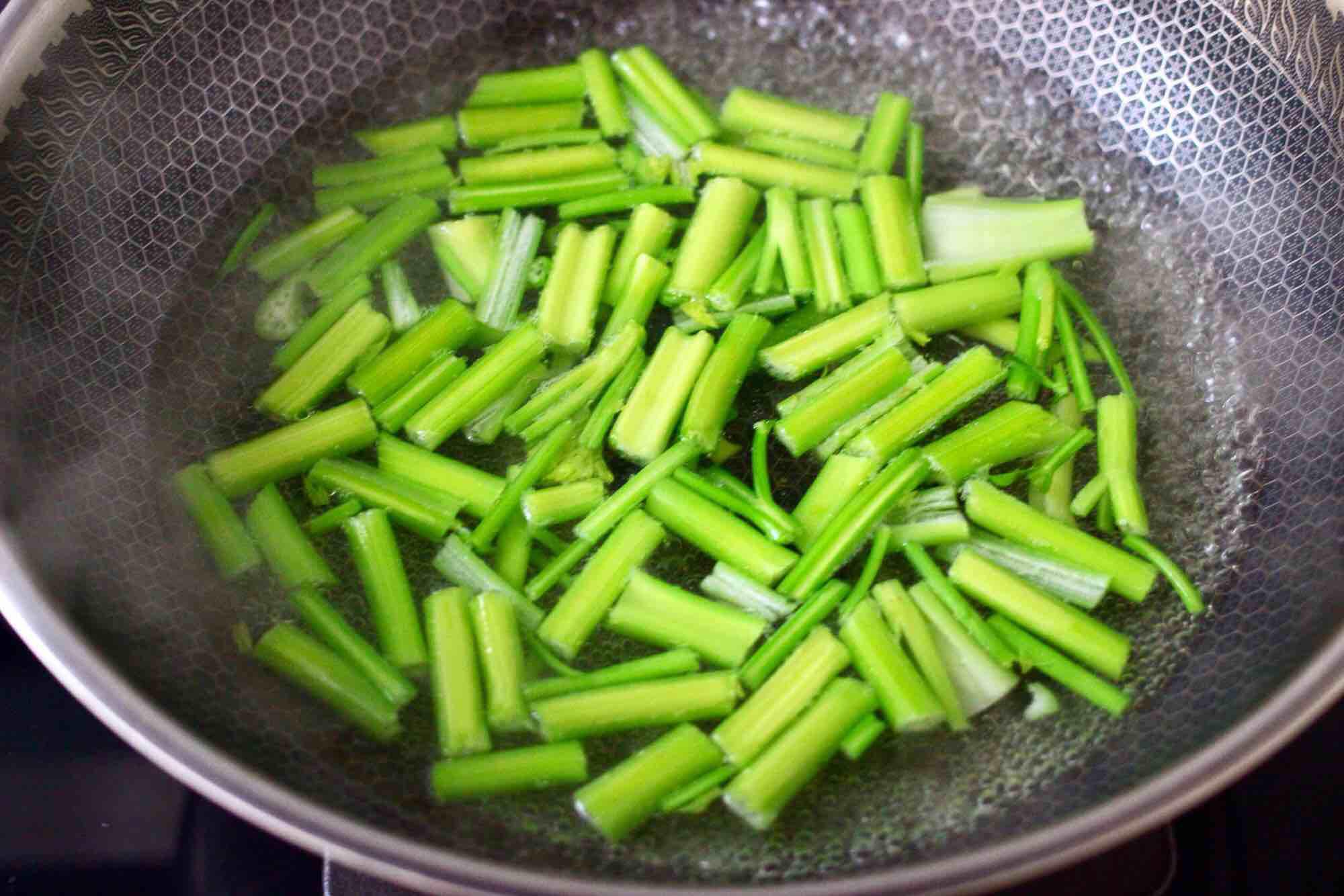 墨魚(yú)香干芹菜小炒的做法-咸鮮味炒菜譜-易網(wǎng)健康養(yǎng)生網(wǎng) 墨魚(yú)香干芹菜小炒的做法-咸鮮味炒菜譜