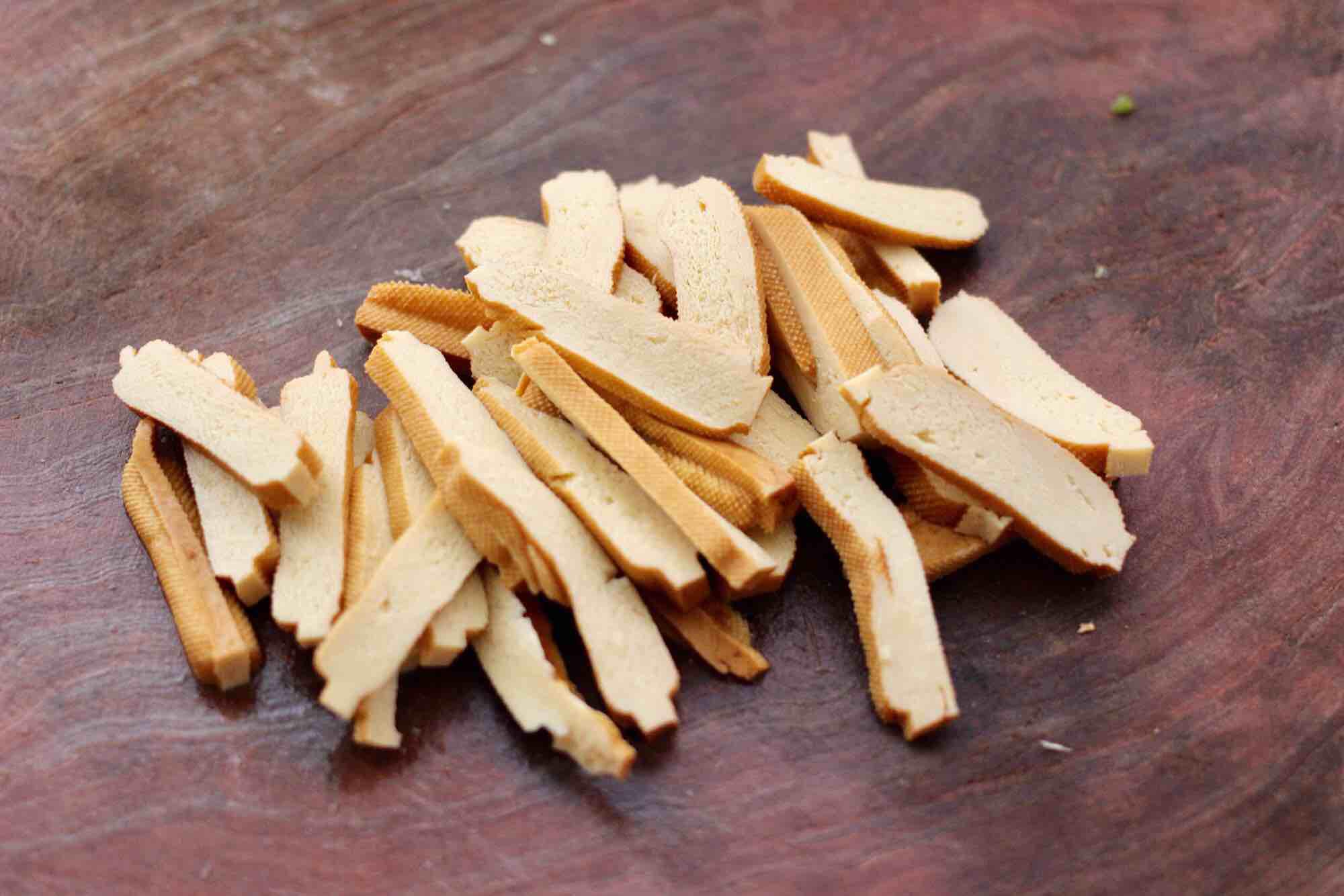 墨魚(yú)香干芹菜小炒的做法-咸鮮味炒菜譜-易網(wǎng)健康養(yǎng)生網(wǎng) 墨魚(yú)香干芹菜小炒的做法-咸鮮味炒菜譜