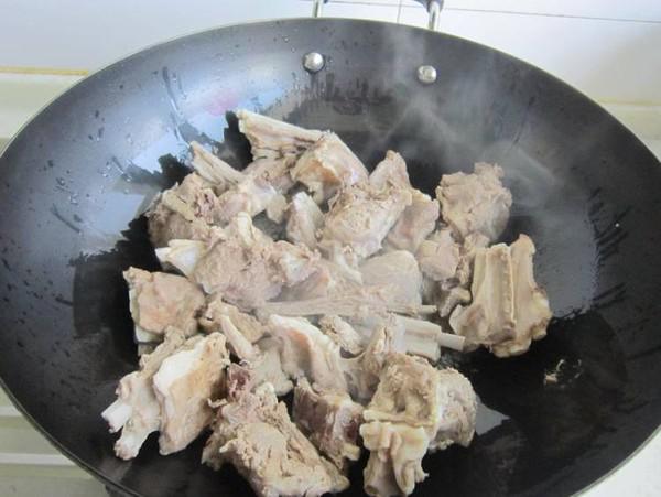 新疆大盤羊排的做法-家常味燒菜譜-易網健康養生網 新疆大盤羊排的做法-家常味燒菜譜