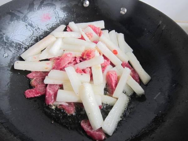 山藥炒香腸的做法-家常味炒菜譜-易網(wǎng)健康養(yǎng)生網(wǎng) 山藥炒香腸的做法-家常味炒菜譜