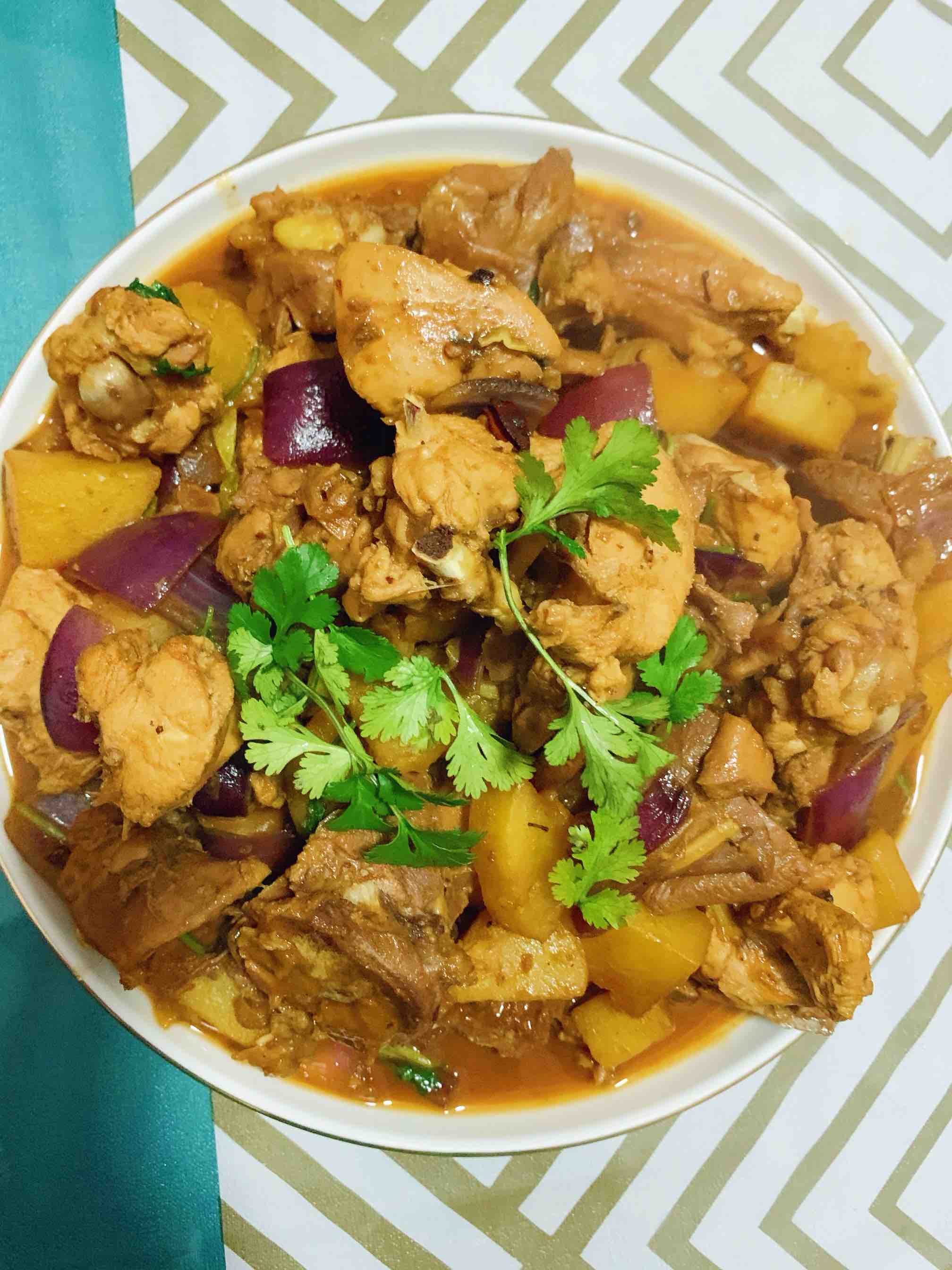 家庭版大盤雞的做法-咸鮮味燉菜譜