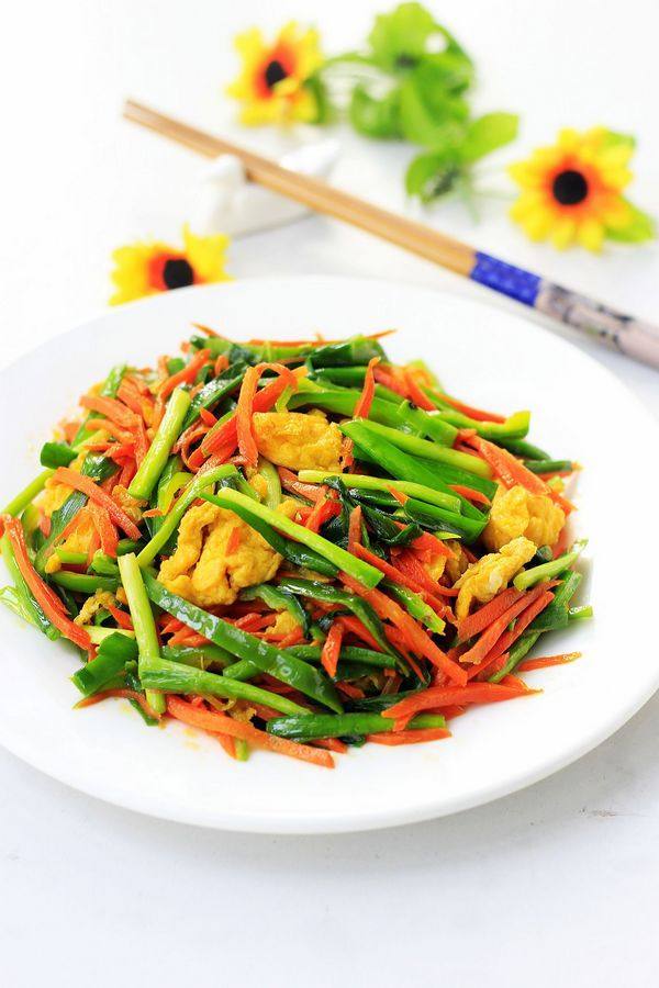 韭菜胡蘿卜炒雞蛋的做法-家常味炒菜譜-易網健康養生網 韭菜胡蘿卜炒雞蛋的做法-家常味炒菜譜