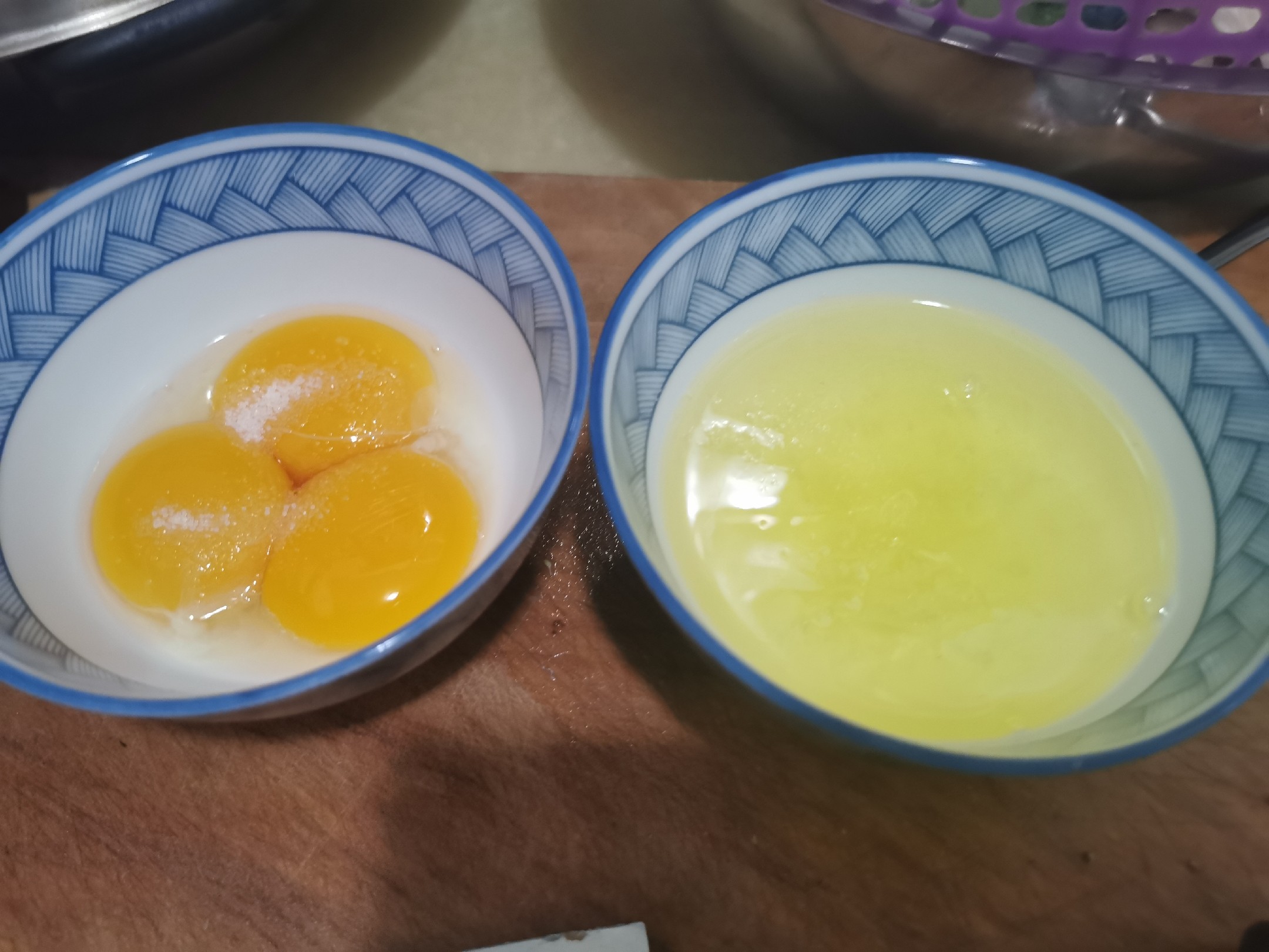 三色蒸蛋的做法-家常味蒸菜譜-易網<a href=http://www.xllyou.com/ target=_blank class=infotextkey>健康養生</a>網 三色蒸蛋的做法-家常味蒸菜譜