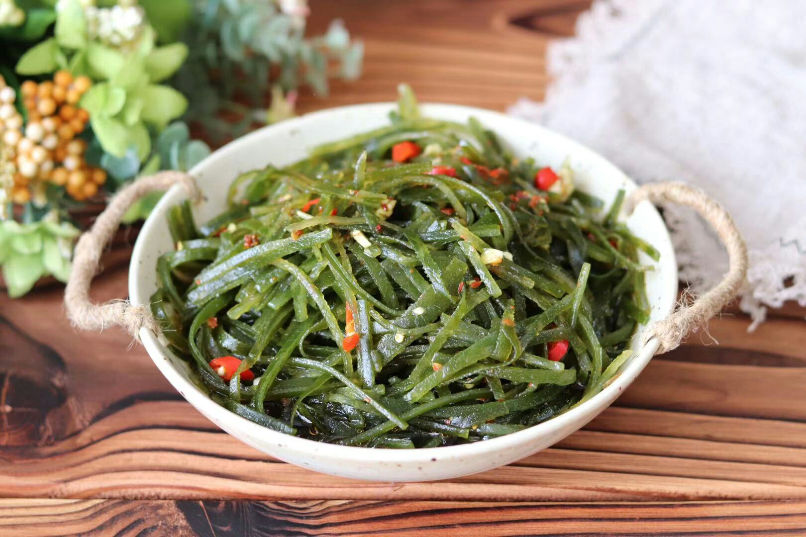 涼拌海帶絲的做法-家常味拌菜譜-易網(wǎng)健康養(yǎng)生網(wǎng) 涼拌海帶絲的做法-家常味拌菜譜