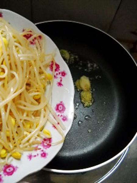 豆芽燒鯽魚(yú)的做法-咸鮮味燒菜譜