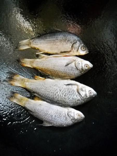 蘿卜燉鯽魚的做法-咸鮮味燉菜譜-易網(wǎng)健康養(yǎng)生網(wǎng) 蘿卜燉鯽魚的做法-咸鮮味燉菜譜