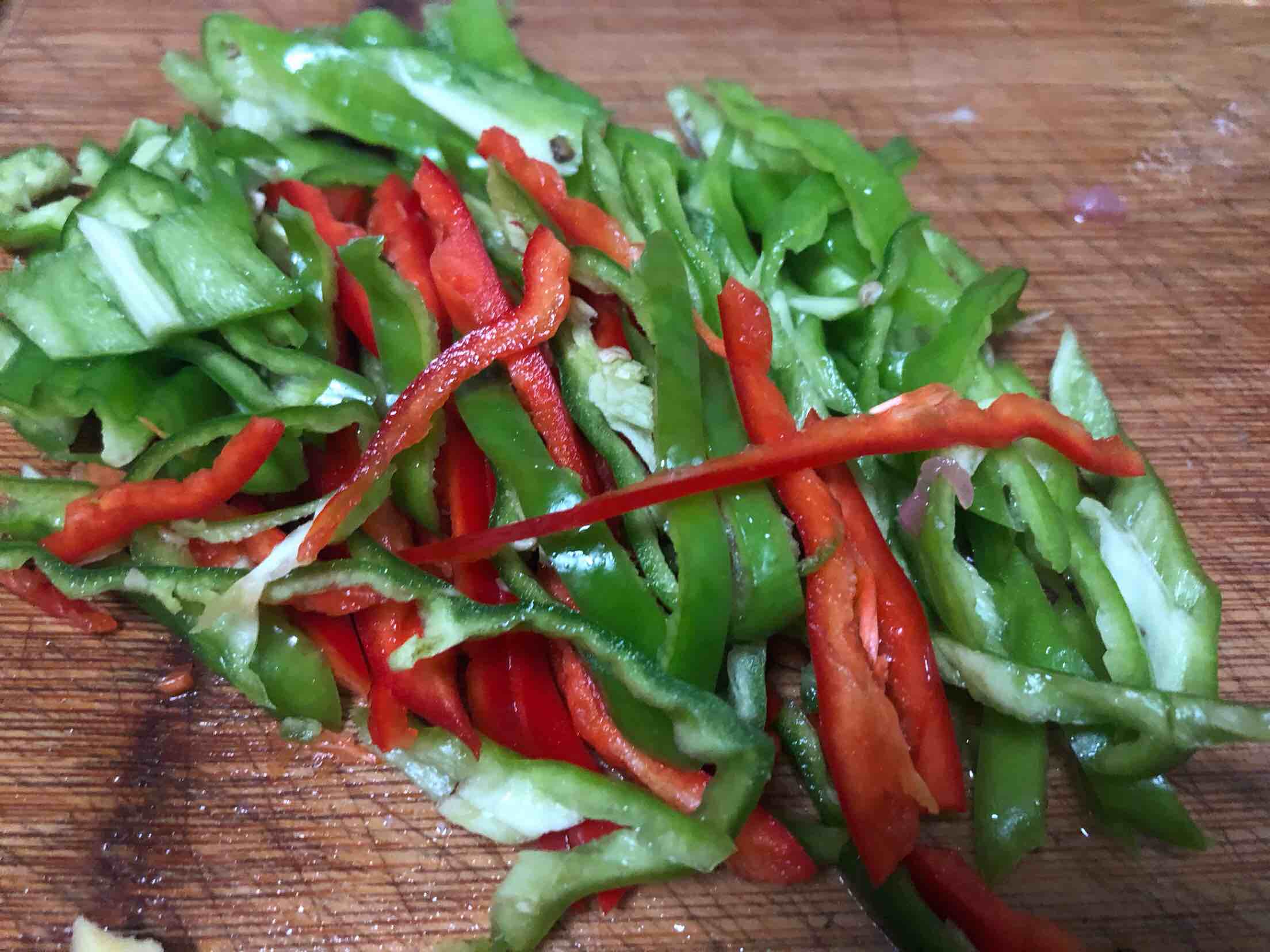 面筋炒肉絲的做法-家常味炒菜譜-易網健康養生網 面筋炒肉絲的做法-家常味炒菜譜