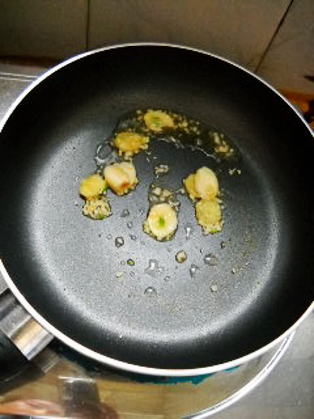 豆芽燒鯽魚(yú)的做法-咸鮮味燒菜譜