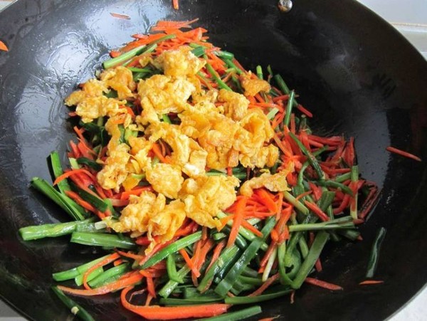 韭菜胡蘿卜炒雞蛋的做法-家常味炒菜譜-易網健康養生網 韭菜胡蘿卜炒雞蛋的做法-家常味炒菜譜