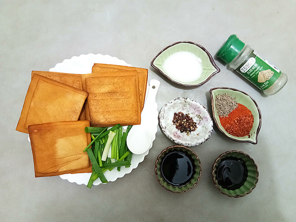 香辣豆腐干的做法-麻辣味其它工藝菜譜-易網<a href=http://www.xllyou.com/ target=_blank class=infotextkey>健康養生</a>網 香辣豆腐干的做法-麻辣味其它工藝菜譜