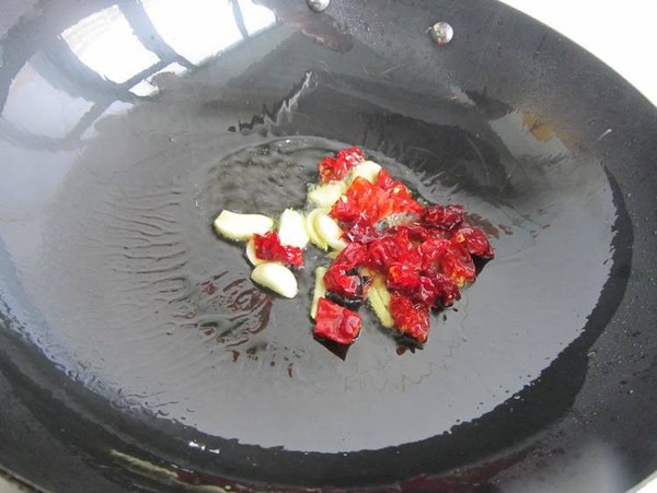 辣炒海虹的做法-香辣味炒菜譜-易網(wǎng)健康養(yǎng)生網(wǎng) 辣炒海虹的做法-香辣味炒菜譜