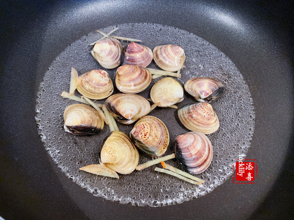 【添喜的廚房】蛤蜊蒸蛋的做法-咸鮮味蒸菜譜