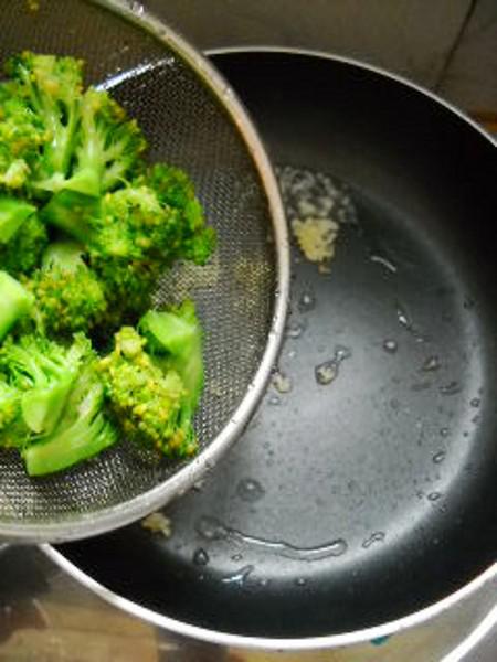 蘭花雙耳炒蛋的做法-家常味炒菜譜