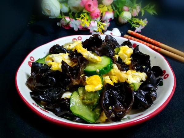 黃瓜木耳炒雞蛋的做法-家常味炒菜譜-易網健康養生網 黃瓜木耳炒雞蛋的做法-家常味炒菜譜