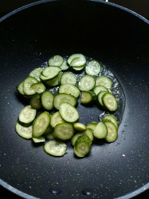 黃瓜木耳炒雞蛋的做法-家常味炒菜譜-易網健康養生網 黃瓜木耳炒雞蛋的做法-家常味炒菜譜