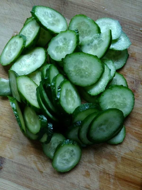 黃瓜木耳炒雞蛋的做法-家常味炒菜譜-易網<a href=http://www.xllyou.com/ target=_blank class=infotextkey>健康養生</a>網 黃瓜木耳炒雞蛋的做法-家常味炒菜譜