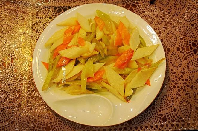 芹菜炒杏鮑菇的做法-家常味炒菜譜-易網(wǎng)健康養(yǎng)生網(wǎng) 芹菜炒杏鮑菇的做法-家常味炒菜譜