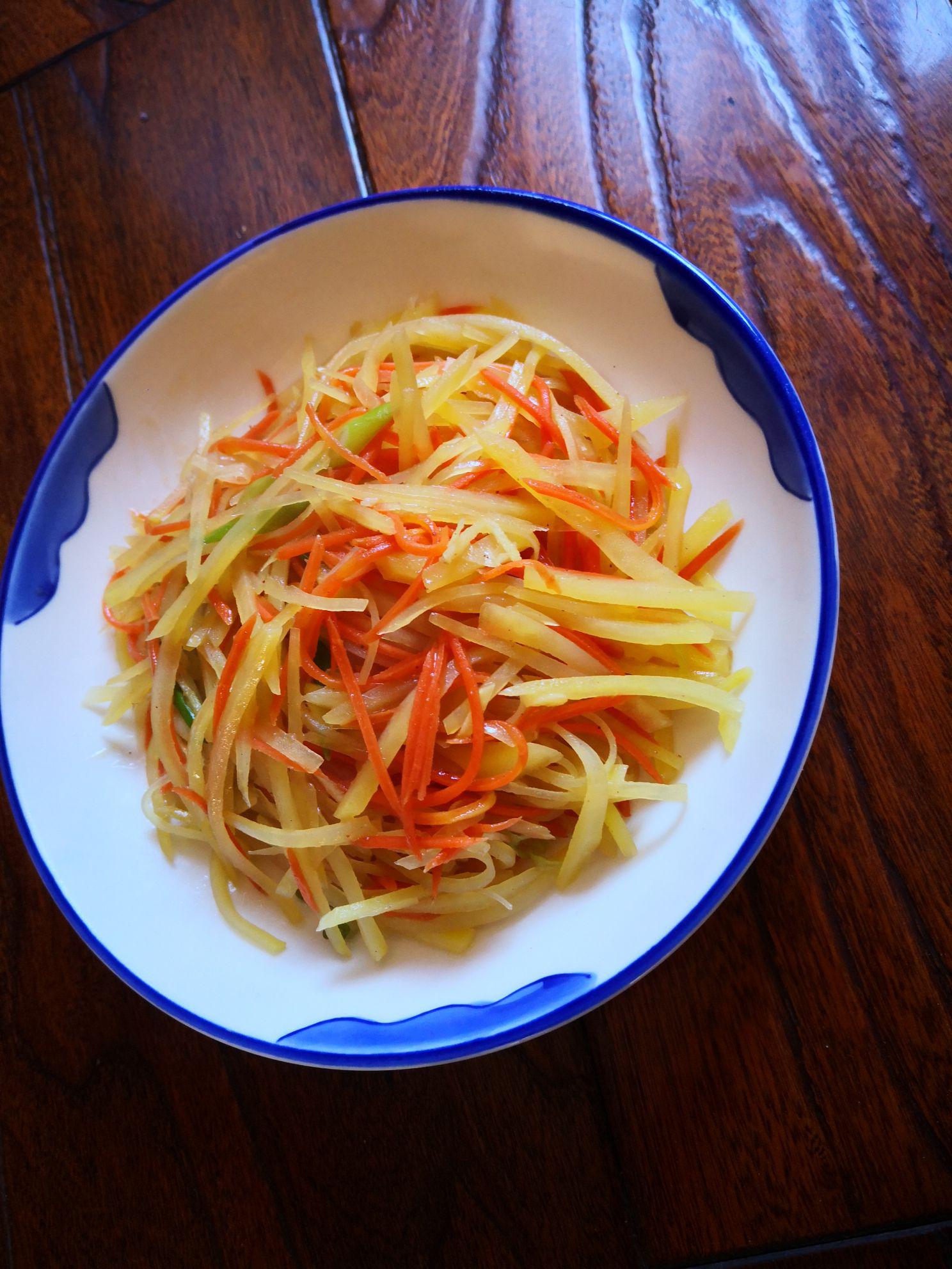 土豆絲炒胡蘿卜絲的做法-家常味炒菜譜-易網(wǎng)健康養(yǎng)生網(wǎng) 土豆絲炒胡蘿卜絲的做法-家常味炒菜譜