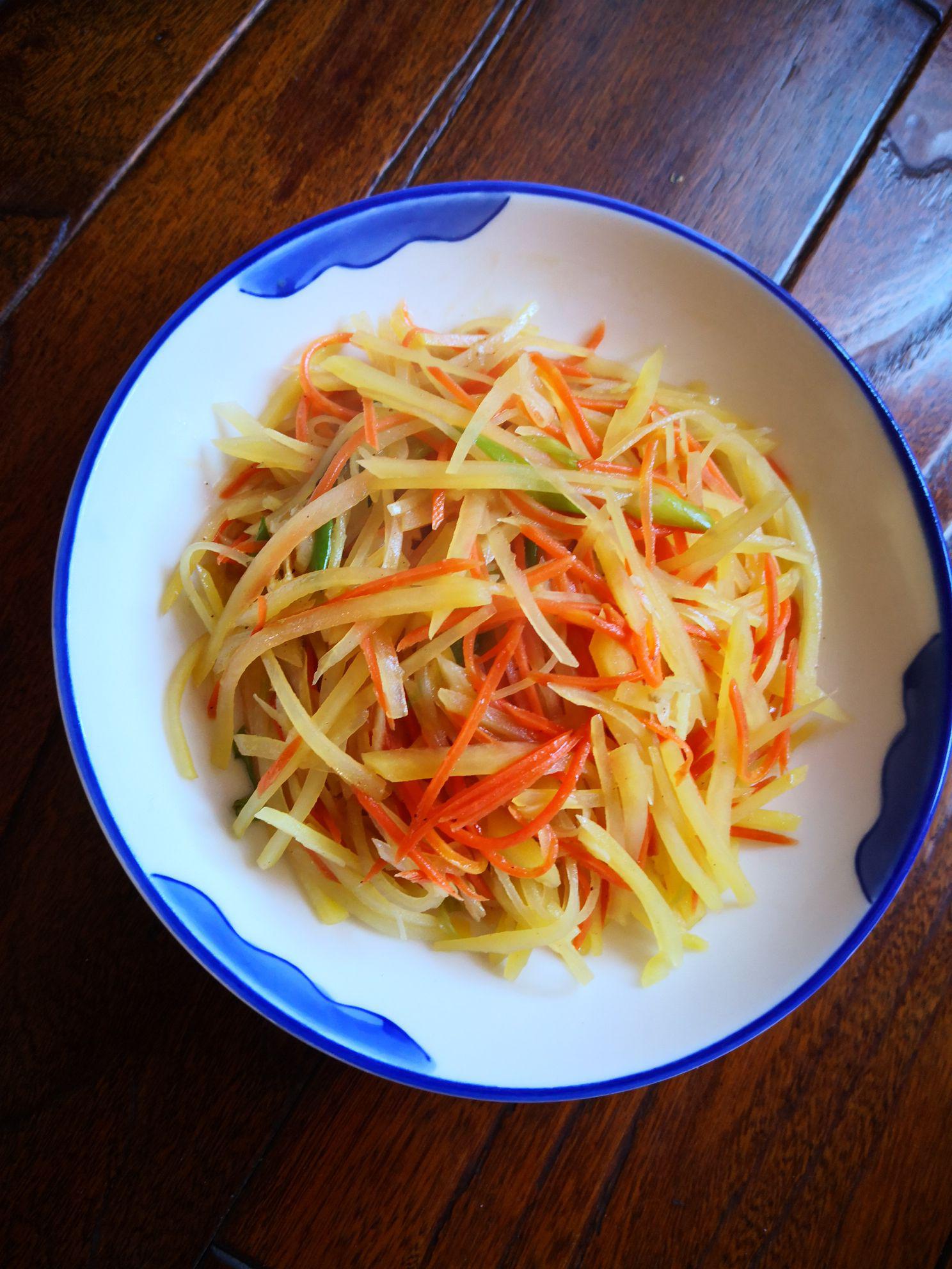 土豆絲炒胡蘿卜絲的做法-家常味炒菜譜-易網(wǎng)健康養(yǎng)生網(wǎng) 土豆絲炒胡蘿卜絲的做法-家常味炒菜譜