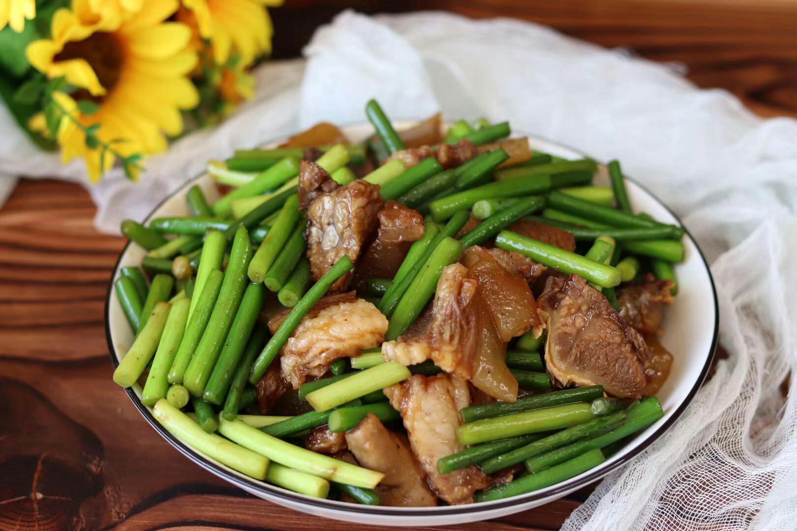 炒蒜苔的做法-家常味炒菜譜-易網健康養生網 炒蒜苔的做法-家常味炒菜譜