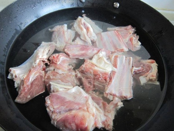 土豆燒羊排的做法-家常味燒菜譜-易網健康養生網 土豆燒羊排的做法-家常味燒菜譜