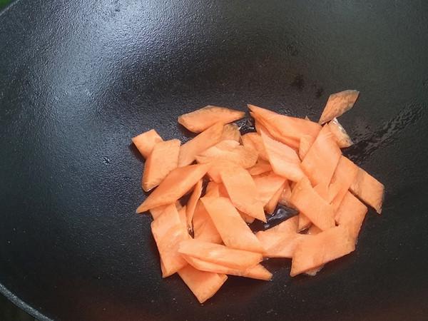 胡蘿卜炒油麥菜的做法-家常味炒菜譜-易網健康養生網 胡蘿卜炒油麥菜的做法-家常味炒菜譜