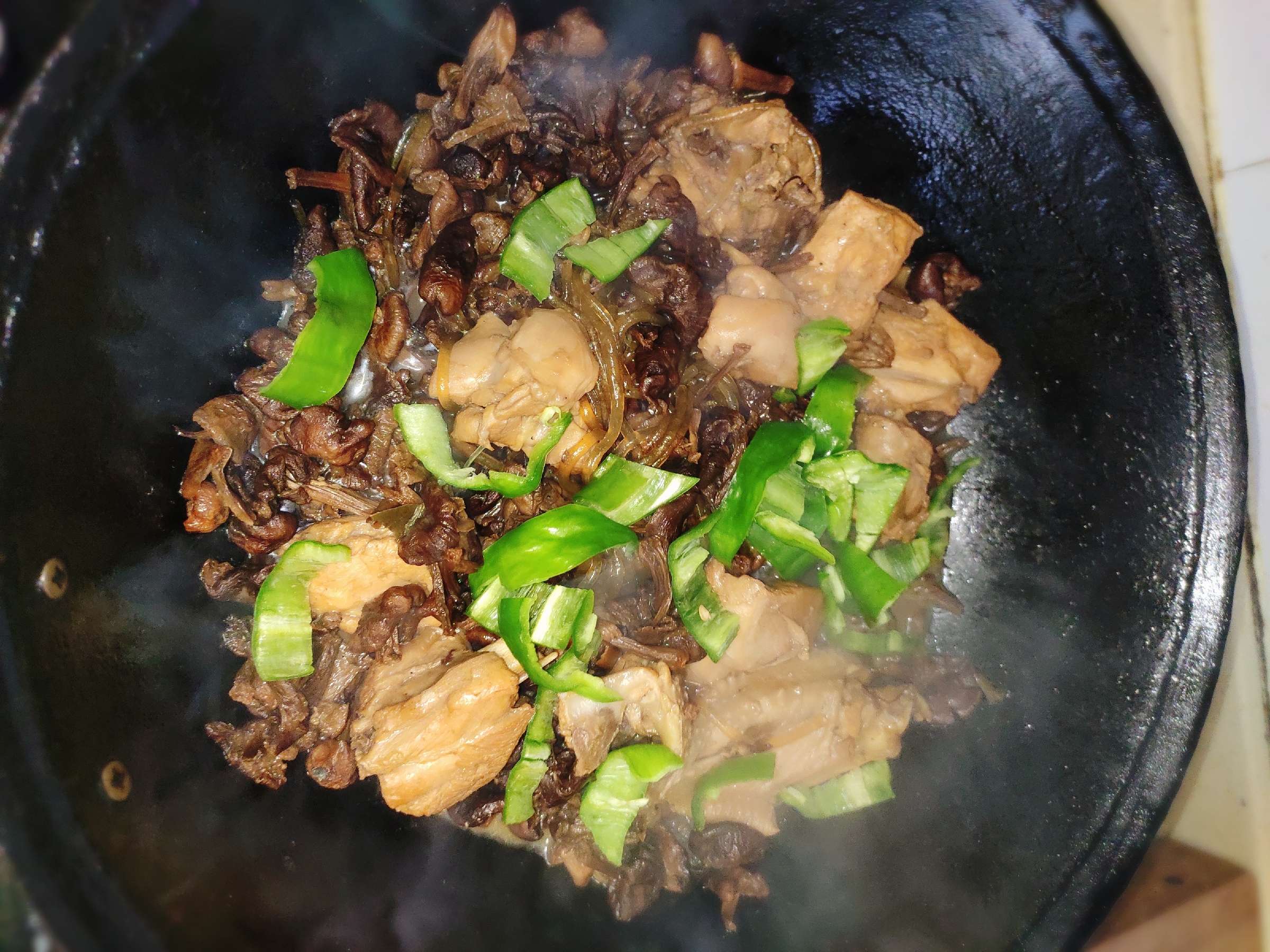 小雞燉蘑菇粉條的做法-咸鮮味炒菜譜