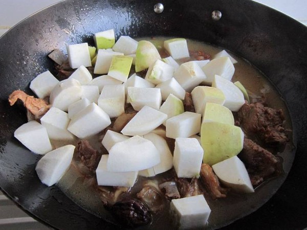 恰瑪古燜羊排的做法-家常味燜菜譜-易網健康養生網 恰瑪古燜羊排的做法-家常味燜菜譜