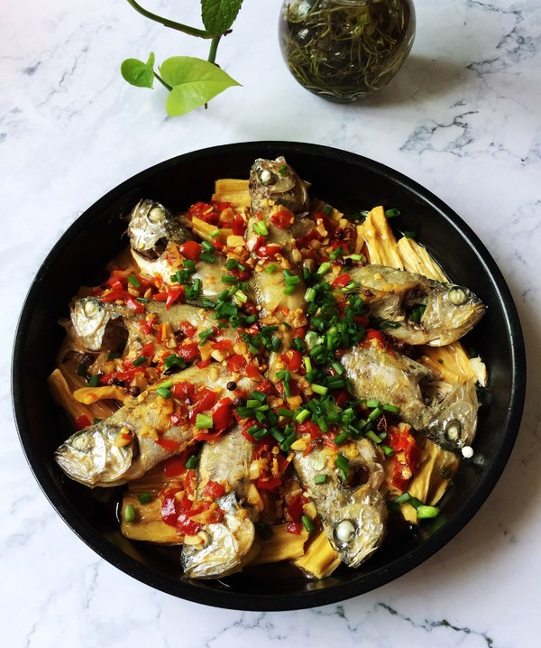 腐竹蒸小黃魚的做法-香辣味蒸菜譜-易網健康養生網 腐竹蒸小黃魚的做法-香辣味蒸菜譜