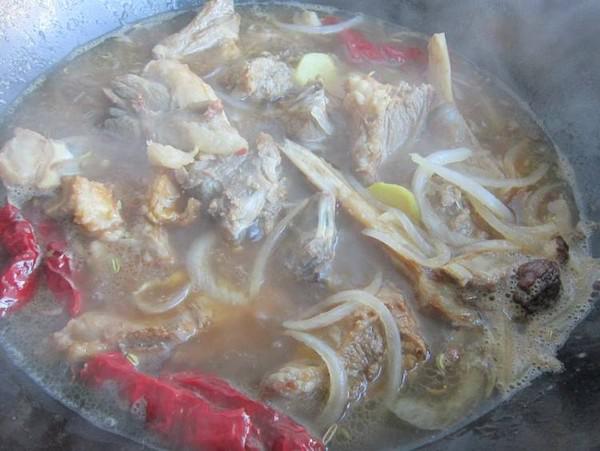 恰瑪古燜羊排的做法-家常味燜菜譜-易網健康養生網 恰瑪古燜羊排的做法-家常味燜菜譜